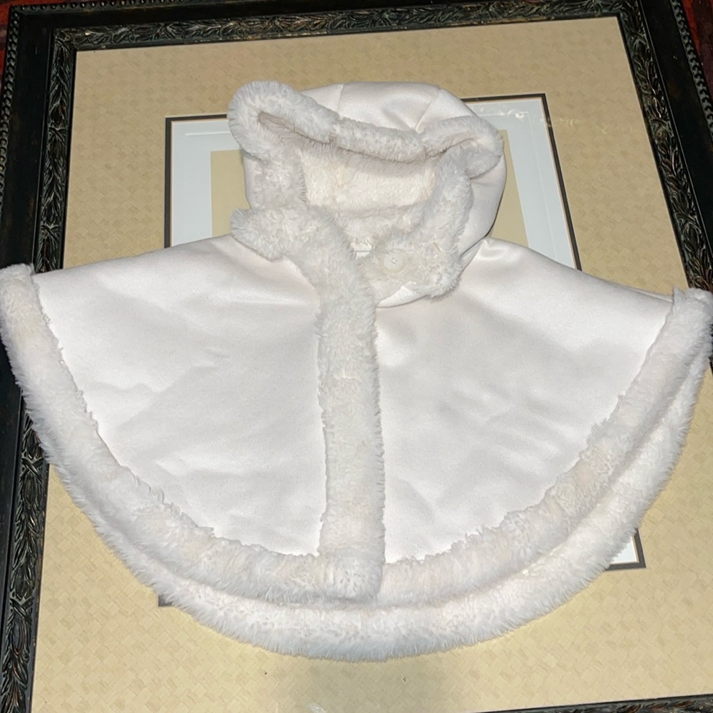 SOLD🚫 Baby fur trim cape